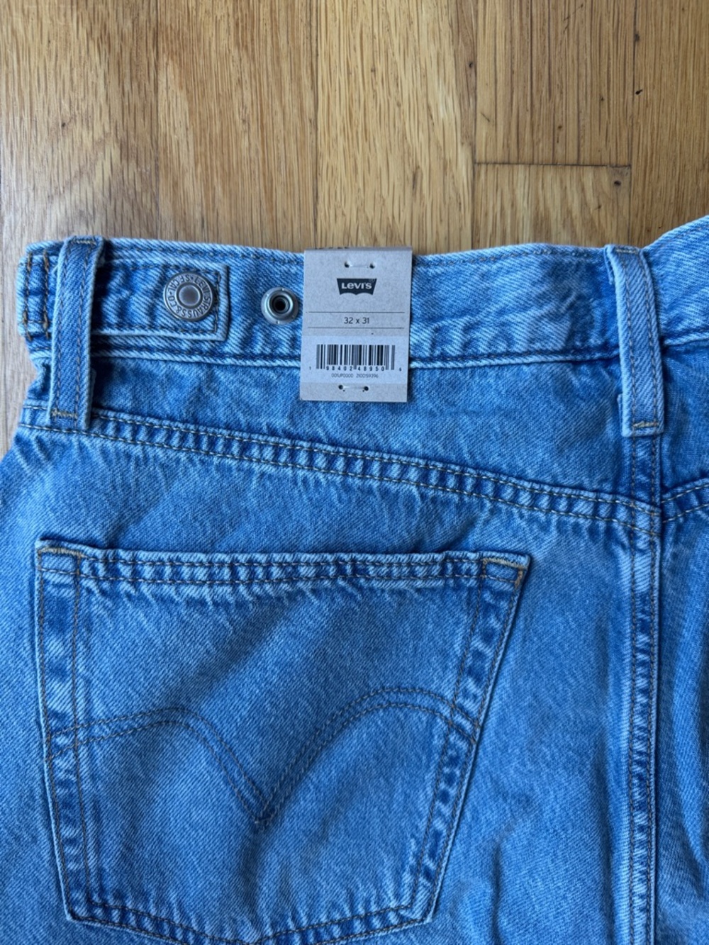 Levi's Women's Cinch Baggy Jeans - Picture 5 of 6